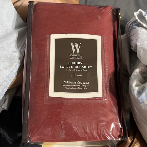 NIP Wamsutta Luxury Sateen Bedskirt Burgundy 100% Cotton - Picture 2 of 3